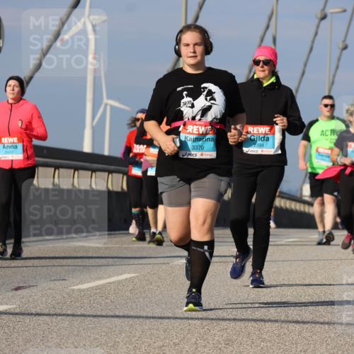 03.10.2025 - Köhlbrandbrückenlauf Strokosch-Dieckow http://msf.ph/oto/9125437 03.10.2025 10:08:20 Position 2 2429, 3370, 2394 meine-sportfotos.de