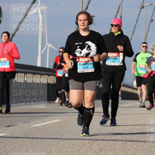 03.10.2025 - Köhlbrandbrückenlauf Strokosch-Dieckow http://msf.ph/oto/9125439 03.10.2025 10:08:20 Position 2 2429, 3370, 2394 meine-sportfotos.de