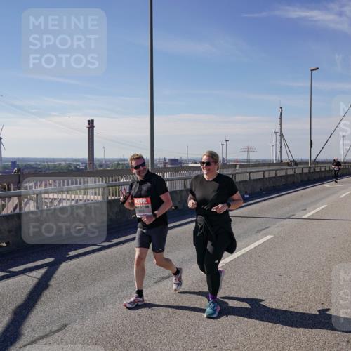 03.10.2025 - Köhlbrandbrückenlauf Michael Burmester http://msf.ph/oto/9125454 03.10.2025 13:09:16 Position 2 5375 meine-sportfotos.de