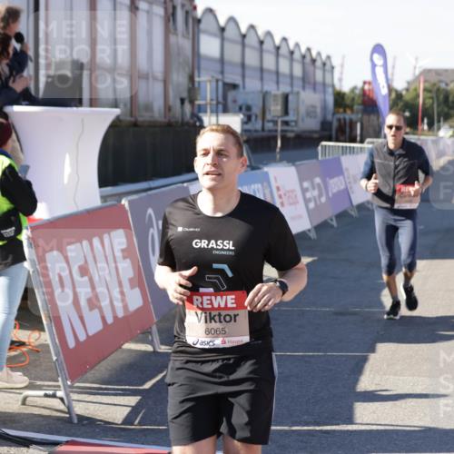 03.10.2025 - Köhlbrandbrückenlauf Jannik Wohlers http://msf.ph/oto/9125455 03.10.2025 13:07:08 Ziel 4152, 4249, 4444, 4451, 4588, 4804, 6065, 6302, 6423, 6427, 6467, 6799, 6822 meine-sportfotos.de