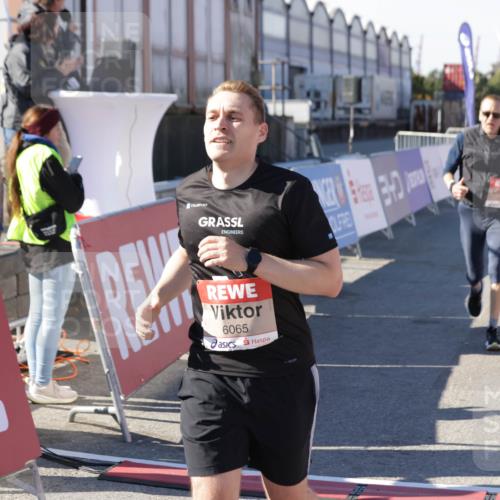 03.10.2025 - Köhlbrandbrückenlauf Jannik Wohlers http://msf.ph/oto/9125461 03.10.2025 13:07:08 Ziel 4152, 4249, 4444, 4451, 4588, 4804, 6065, 6302, 6423, 6427, 6467, 6799, 6822 meine-sportfotos.de