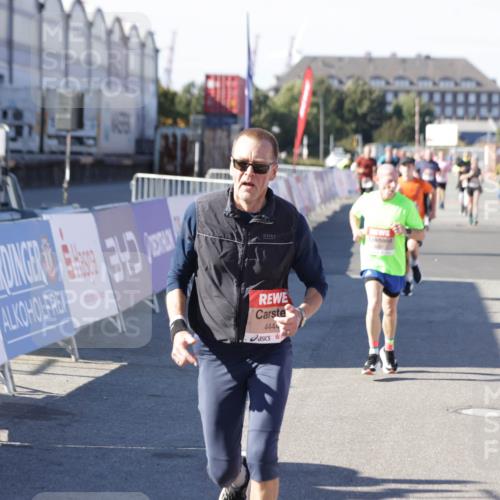 03.10.2025 - Köhlbrandbrückenlauf Jannik Wohlers http://msf.ph/oto/9125466 03.10.2025 13:07:09 Ziel 4152, 4249, 4444, 4451, 4588, 4804, 6065, 6302, 6423, 6427, 6467, 6822 meine-sportfotos.de