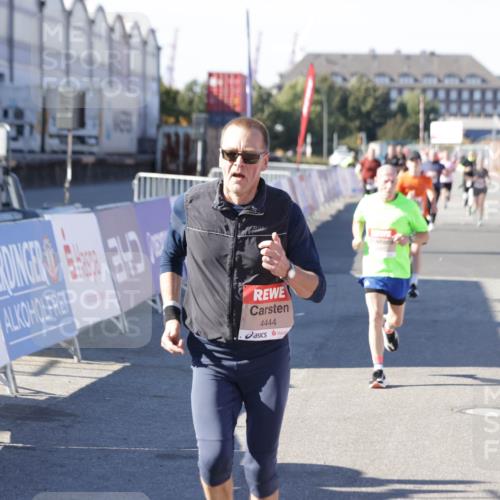 03.10.2025 - Köhlbrandbrückenlauf Jannik Wohlers http://msf.ph/oto/9125470 03.10.2025 13:07:09 Ziel 4152, 4249, 4444, 4451, 4588, 4804, 6065, 6302, 6423, 6427, 6467, 6822 meine-sportfotos.de