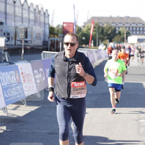 03.10.2025 - Köhlbrandbrückenlauf Jannik Wohlers http://msf.ph/oto/9125473 03.10.2025 13:07:09 Ziel 4152, 4249, 4444, 4451, 4588, 4804, 6065, 6302, 6423, 6427, 6467, 6822 meine-sportfotos.de