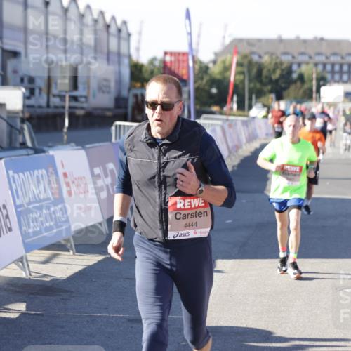 03.10.2025 - Köhlbrandbrückenlauf Jannik Wohlers http://msf.ph/oto/9125477 03.10.2025 13:07:09 Ziel 4152, 4249, 4444, 4451, 4588, 4804, 6065, 6302, 6423, 6427, 6467, 6822 meine-sportfotos.de