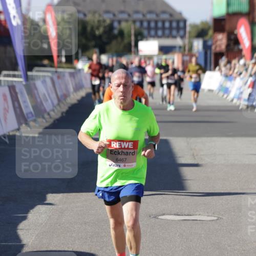 03.10.2025 - Köhlbrandbrückenlauf Jannik Wohlers http://msf.ph/oto/9125501 03.10.2025 13:07:11 Ziel 4444, 4451, 4588, 4804, 6065, 6302, 6423, 6427, 6467, 6822 meine-sportfotos.de