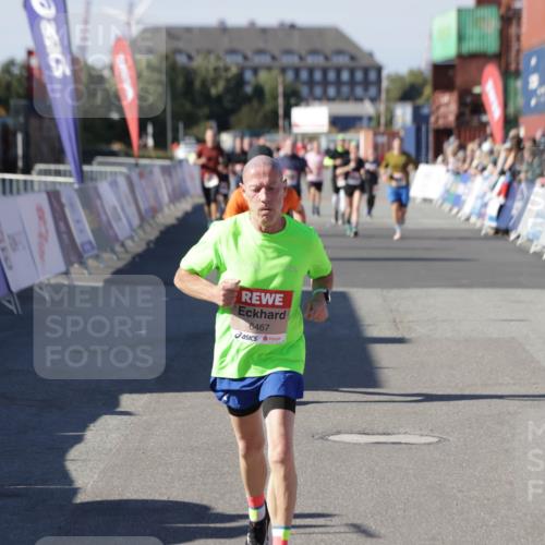03.10.2025 - Köhlbrandbrückenlauf Jannik Wohlers http://msf.ph/oto/9125502 03.10.2025 13:07:11 Ziel 4444, 4451, 4588, 4804, 6065, 6302, 6423, 6427, 6467, 6822 meine-sportfotos.de