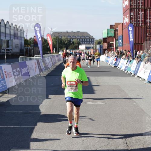 03.10.2025 - Köhlbrandbrückenlauf Jannik Wohlers http://msf.ph/oto/9125504 03.10.2025 13:07:11 Ziel 4444, 4451, 4588, 4804, 6065, 6302, 6423, 6427, 6467, 6822 meine-sportfotos.de