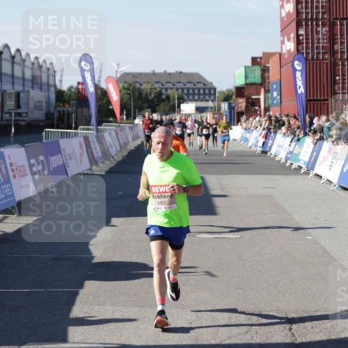 03.10.2025 - Köhlbrandbrückenlauf Jannik Wohlers http://msf.ph/oto/9125507 03.10.2025 13:07:11 Ziel 4444, 4451, 4588, 4804, 6065, 6302, 6423, 6427, 6467, 6822 meine-sportfotos.de
