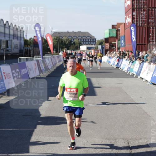 03.10.2025 - Köhlbrandbrückenlauf Jannik Wohlers http://msf.ph/oto/9125510 03.10.2025 13:07:11 Ziel 4444, 4451, 4588, 4804, 6065, 6302, 6423, 6427, 6467, 6822 meine-sportfotos.de