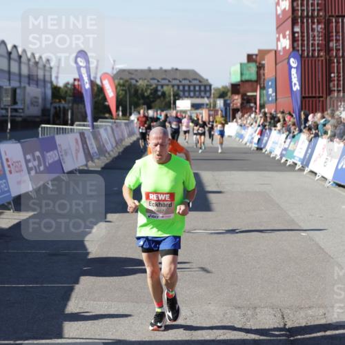 03.10.2025 - Köhlbrandbrückenlauf Jannik Wohlers http://msf.ph/oto/9125511 03.10.2025 13:07:11 Ziel 4444, 4451, 4588, 4804, 6065, 6302, 6423, 6427, 6467, 6822 meine-sportfotos.de