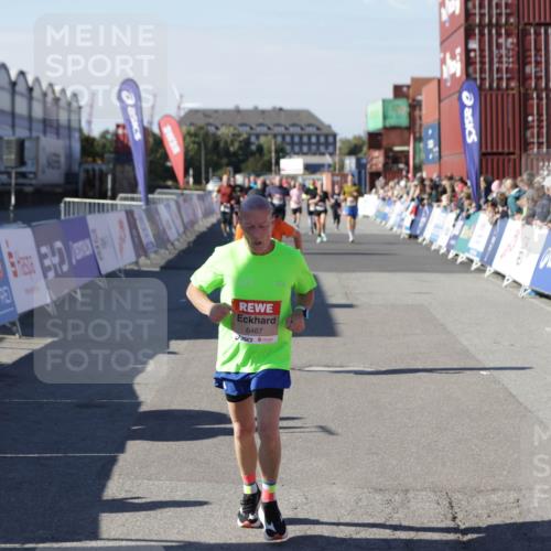 03.10.2025 - Köhlbrandbrückenlauf Jannik Wohlers http://msf.ph/oto/9125512 03.10.2025 13:07:11 Ziel 4444, 4451, 4588, 4804, 6065, 6302, 6423, 6427, 6467, 6822 meine-sportfotos.de