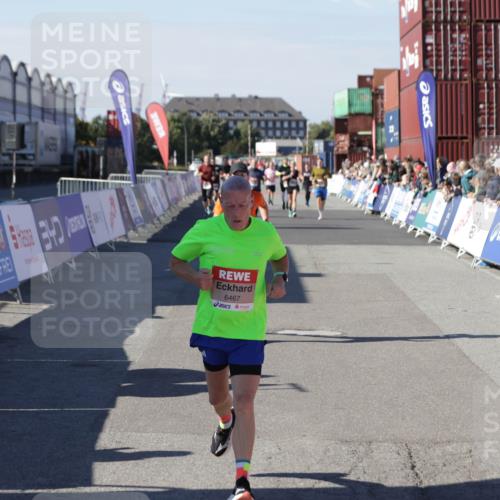 03.10.2025 - Köhlbrandbrückenlauf Jannik Wohlers http://msf.ph/oto/9125516 03.10.2025 13:07:12 Ziel 4444, 4451, 4588, 4804, 6065, 6302, 6423, 6427, 6467, 6822 meine-sportfotos.de