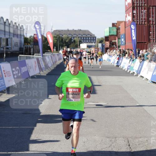 03.10.2025 - Köhlbrandbrückenlauf Jannik Wohlers http://msf.ph/oto/9125517 03.10.2025 13:07:12 Ziel 4444, 4451, 4588, 4804, 6065, 6302, 6423, 6427, 6467, 6822 meine-sportfotos.de