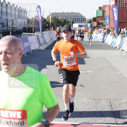 03.10.2025 - Köhlbrandbrückenlauf Jannik Wohlers http://msf.ph/oto/9125519 03.10.2025 13:07:13 Ziel 4444, 4804, 6065, 6302, 6427, 6467, 6822 meine-sportfotos.de