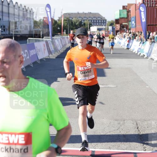 03.10.2025 - Köhlbrandbrückenlauf Jannik Wohlers http://msf.ph/oto/9125521 03.10.2025 13:07:13 Ziel 4444, 4804, 6065, 6302, 6427, 6467, 6822 meine-sportfotos.de
