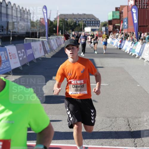 03.10.2025 - Köhlbrandbrückenlauf Jannik Wohlers http://msf.ph/oto/9125526 03.10.2025 13:07:14 Ziel 4444, 4649, 4804, 6065, 6302, 6427, 6467, 6822 meine-sportfotos.de