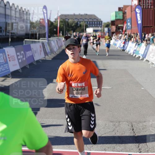03.10.2025 - Köhlbrandbrückenlauf Jannik Wohlers http://msf.ph/oto/9125527 03.10.2025 13:07:14 Ziel 4444, 4649, 4804, 6065, 6302, 6427, 6467, 6822 meine-sportfotos.de