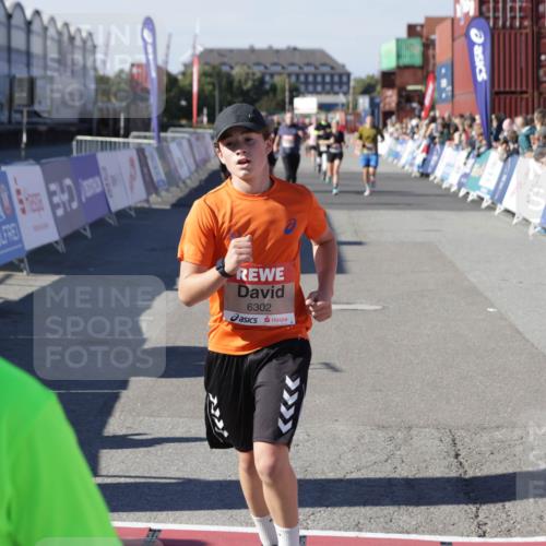 03.10.2025 - Köhlbrandbrückenlauf Jannik Wohlers http://msf.ph/oto/9125530 03.10.2025 13:07:14 Ziel 4444, 4649, 4804, 6065, 6302, 6427, 6467, 6822 meine-sportfotos.de
