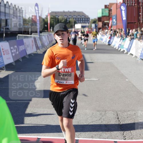 03.10.2025 - Köhlbrandbrückenlauf Jannik Wohlers http://msf.ph/oto/9125531 03.10.2025 13:07:14 Ziel 4444, 4649, 4804, 6065, 6302, 6427, 6467, 6822 meine-sportfotos.de