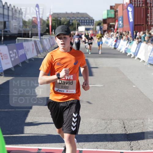 03.10.2025 - Köhlbrandbrückenlauf Jannik Wohlers http://msf.ph/oto/9125532 03.10.2025 13:07:14 Ziel 4444, 4649, 4804, 6065, 6302, 6427, 6467, 6822 meine-sportfotos.de