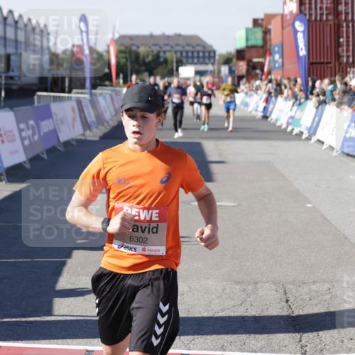 03.10.2025 - Köhlbrandbrückenlauf Jannik Wohlers http://msf.ph/oto/9125536 03.10.2025 13:07:14 Ziel 4444, 4649, 4804, 6065, 6302, 6427, 6467, 6822 meine-sportfotos.de