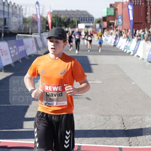03.10.2025 - Köhlbrandbrückenlauf Jannik Wohlers http://msf.ph/oto/9125538 03.10.2025 13:07:14 Ziel 4444, 4649, 4804, 6065, 6302, 6427, 6467, 6822 meine-sportfotos.de