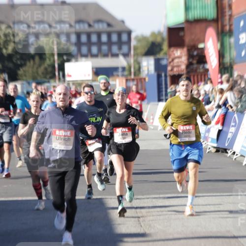 03.10.2025 - Köhlbrandbrückenlauf Jannik Wohlers http://msf.ph/oto/9125541 03.10.2025 13:07:17 Ziel 4444, 4590, 4649, 4794, 4806, 5645, 5646, 6302, 6459, 6467 meine-sportfotos.de