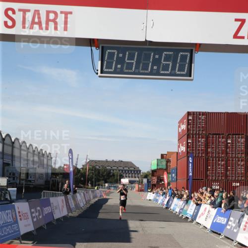 03.10.2025 - Köhlbrandbrückenlauf Jannik Wohlers http://msf.ph/oto/9125566 03.10.2025 12:41:50 Ziel 6099 meine-sportfotos.de