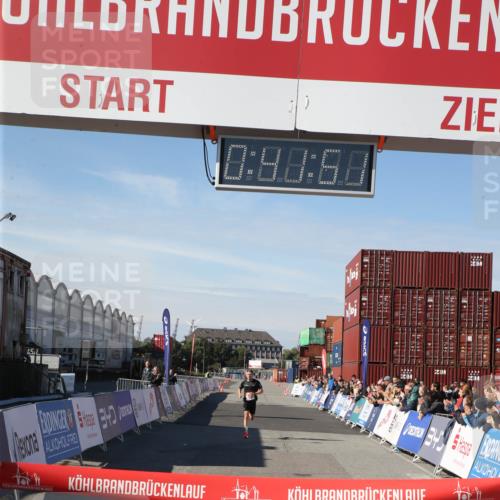 03.10.2025 - Köhlbrandbrückenlauf Jannik Wohlers http://msf.ph/oto/9125570 03.10.2025 12:41:51 Ziel 6099 meine-sportfotos.de