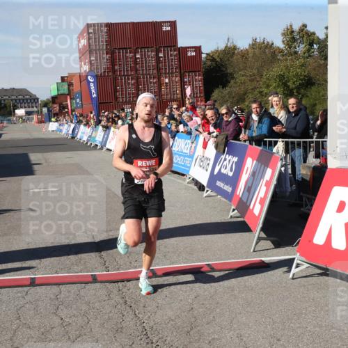 03.10.2025 - Köhlbrandbrückenlauf Jannik Wohlers http://msf.ph/oto/9125617 03.10.2025 12:44:57 Ziel 6610 meine-sportfotos.de