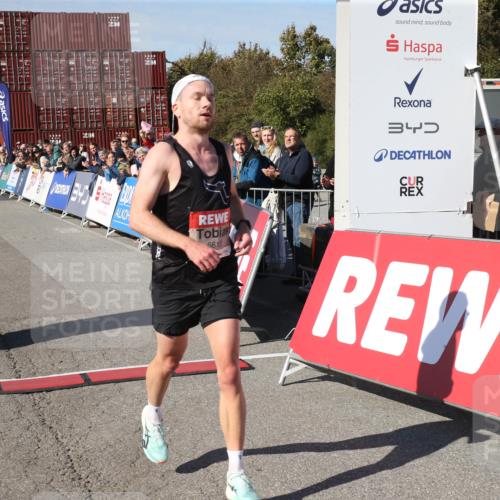 03.10.2025 - Köhlbrandbrückenlauf Jannik Wohlers http://msf.ph/oto/9125626 03.10.2025 12:44:57 Ziel 6610 meine-sportfotos.de