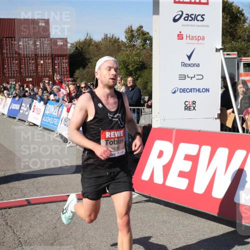 03.10.2025 - Köhlbrandbrückenlauf Jannik Wohlers http://msf.ph/oto/9125628 03.10.2025 12:44:57 Ziel 6610 meine-sportfotos.de