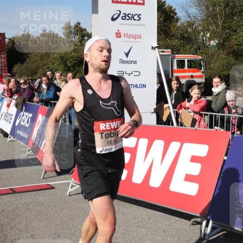03.10.2025 - Köhlbrandbrückenlauf Jannik Wohlers http://msf.ph/oto/9125632 03.10.2025 12:44:58 Ziel 6610 meine-sportfotos.de