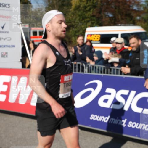 03.10.2025 - Köhlbrandbrückenlauf Jannik Wohlers http://msf.ph/oto/9125637 03.10.2025 12:44:58 Ziel 6610 meine-sportfotos.de