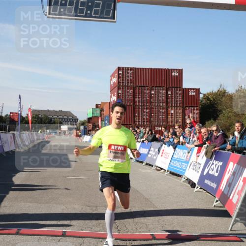 03.10.2025 - Köhlbrandbrückenlauf Jannik Wohlers http://msf.ph/oto/9125638 03.10.2025 12:45:22 Ziel 6280 meine-sportfotos.de
