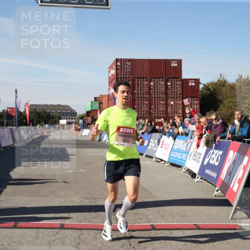 03.10.2025 - Köhlbrandbrückenlauf Jannik Wohlers http://msf.ph/oto/9125640 03.10.2025 12:45:22 Ziel 6280 meine-sportfotos.de