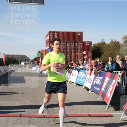 03.10.2025 - Köhlbrandbrückenlauf Jannik Wohlers http://msf.ph/oto/9125643 03.10.2025 12:45:22 Ziel 6280 meine-sportfotos.de