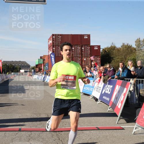 03.10.2025 - Köhlbrandbrückenlauf Jannik Wohlers http://msf.ph/oto/9125644 03.10.2025 12:45:22 Ziel 6280 meine-sportfotos.de