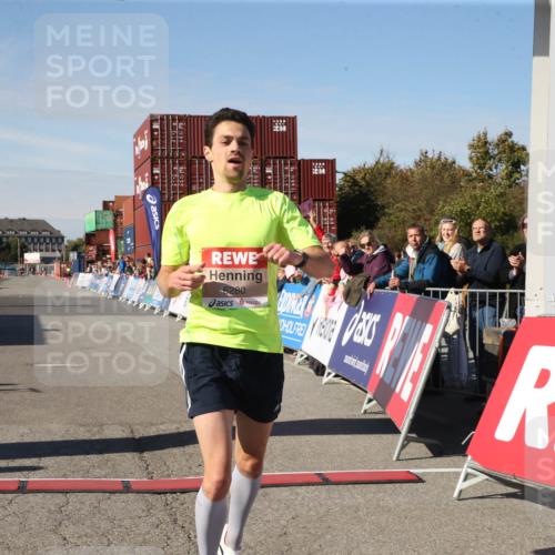 03.10.2025 - Köhlbrandbrückenlauf Jannik Wohlers http://msf.ph/oto/9125646 03.10.2025 12:45:22 Ziel 6280 meine-sportfotos.de