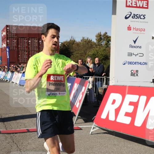 03.10.2025 - Köhlbrandbrückenlauf Jannik Wohlers http://msf.ph/oto/9125649 03.10.2025 12:45:22 Ziel 6280 meine-sportfotos.de