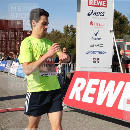 03.10.2025 - Köhlbrandbrückenlauf Jannik Wohlers http://msf.ph/oto/9125651 03.10.2025 12:45:23 Ziel 6280 meine-sportfotos.de