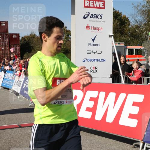 03.10.2025 - Köhlbrandbrückenlauf Jannik Wohlers http://msf.ph/oto/9125653 03.10.2025 12:45:23 Ziel 6280 meine-sportfotos.de