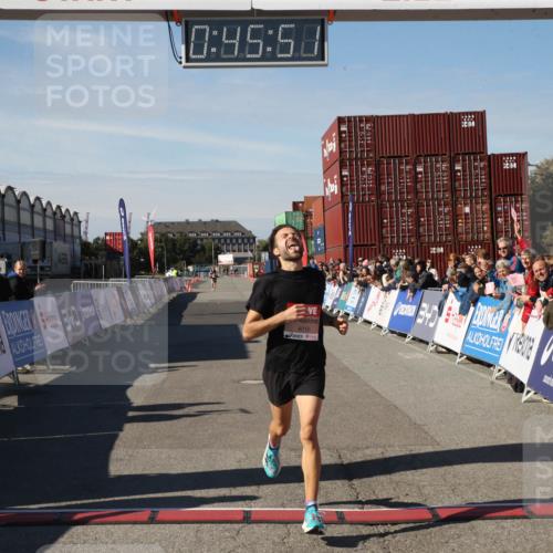 03.10.2025 - Köhlbrandbrückenlauf Jannik Wohlers http://msf.ph/oto/9125657 03.10.2025 12:45:51 Ziel 4010 meine-sportfotos.de