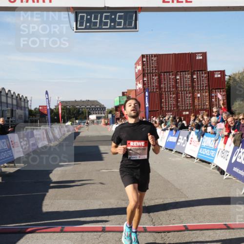 03.10.2025 - Köhlbrandbrückenlauf Jannik Wohlers http://msf.ph/oto/9125660 03.10.2025 12:45:52 Ziel 4010 meine-sportfotos.de