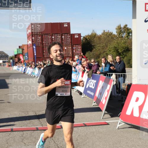 03.10.2025 - Köhlbrandbrückenlauf Jannik Wohlers http://msf.ph/oto/9125667 03.10.2025 12:45:52 Ziel 4010 meine-sportfotos.de