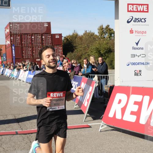 03.10.2025 - Köhlbrandbrückenlauf Jannik Wohlers http://msf.ph/oto/9125668 03.10.2025 12:45:52 Ziel 4010 meine-sportfotos.de