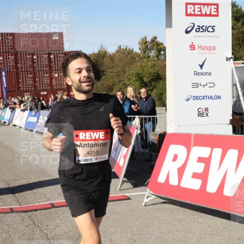 03.10.2025 - Köhlbrandbrückenlauf Jannik Wohlers http://msf.ph/oto/9125670 03.10.2025 12:45:52 Ziel 4010 meine-sportfotos.de