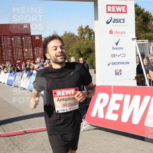 03.10.2025 - Köhlbrandbrückenlauf Jannik Wohlers http://msf.ph/oto/9125672 03.10.2025 12:45:53 Ziel 4010 meine-sportfotos.de