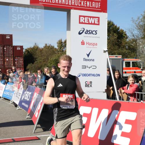 03.10.2025 - Köhlbrandbrückenlauf Jannik Wohlers http://msf.ph/oto/9125677 03.10.2025 12:46:08 Ziel 4004 meine-sportfotos.de